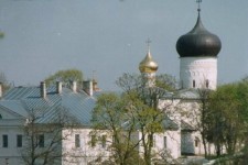 Кликните, чтобы рассмотреть монастырь со всех сторон...