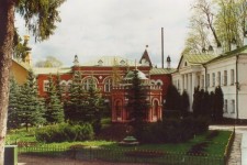 Кликните, чтобы рассмотреть монастыть со всех сторон...